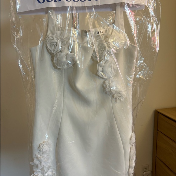 ELAINA WHITE ROSETTE APPLIQUE MINI DRESS - WHITE JW PEI - Picture 4 of 4